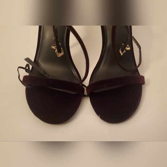 NWT EXPRESS Velvet Strappy Stiletto Heel in Burgundy Sz 6.5 - Picture 4 of 5